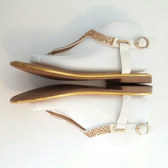 White Mountain  white thong sandals with g… - Picture 4 of 7